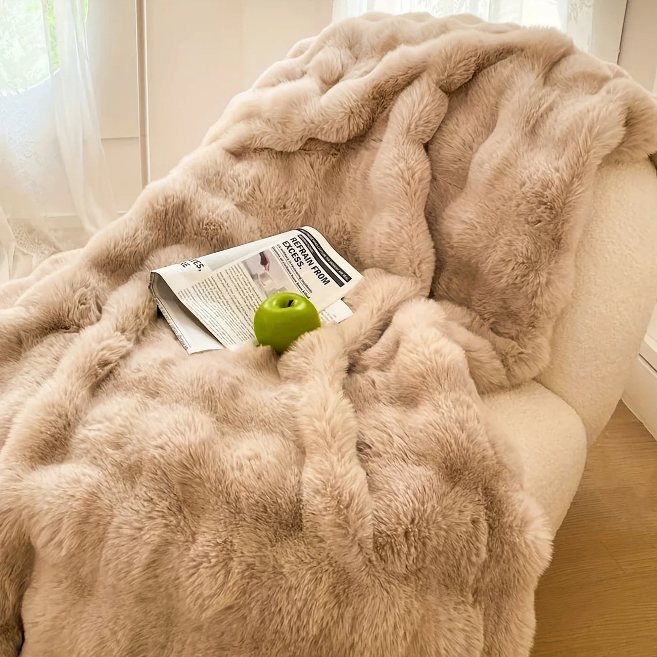 "Cozy Bubble Fleece Blanket – Luxurious Faux Fur Throw for Couch, Fluffy Decorative Blanket for Bed and Winter, Perfect Gift for Mother's Day" - LuxeHome Furniture
